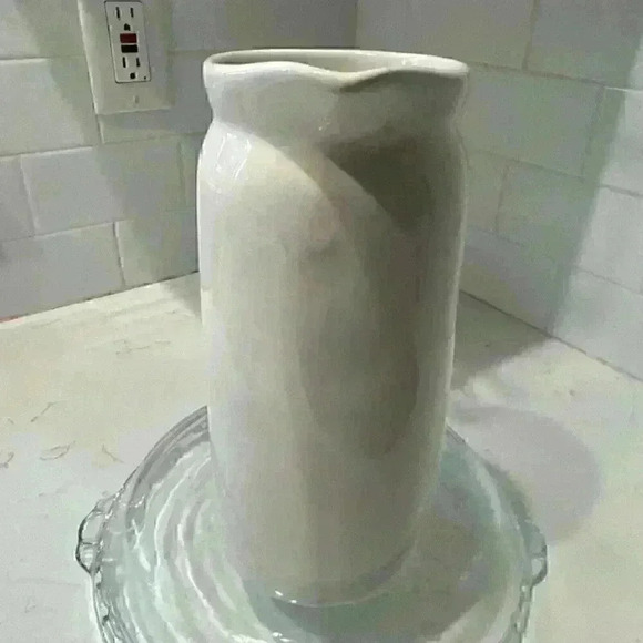 Rae Dunn Magenta Ivory Farmhouse POUR. Icon Graphic Beverage Carafe Pitcher Used - Picture 7 of 12